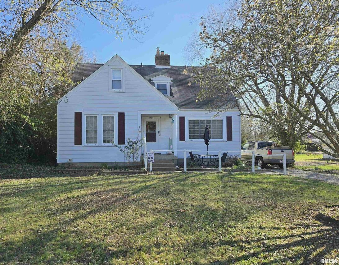 1709 W Sycamore St., Carbondale, IL 62901