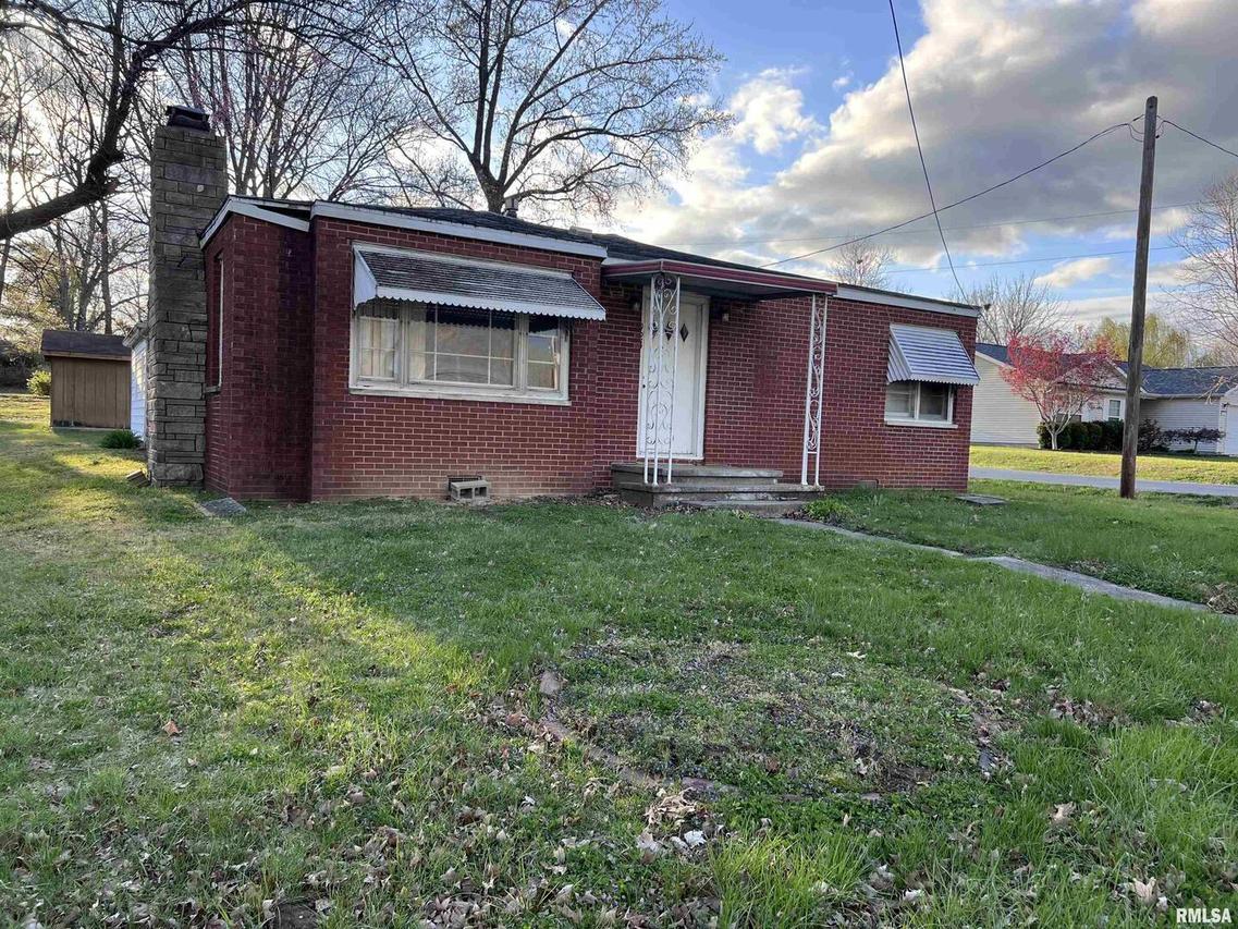 924 N Almond St., Carbondale, IL 62901