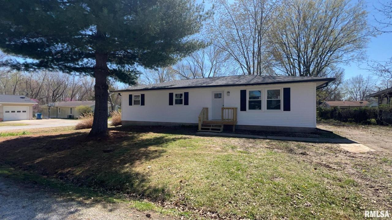 1214 Grayson St., Benton, IL 62812