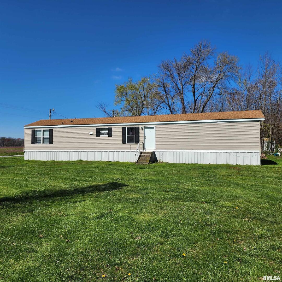 204 N West St., Keenes, IL 62851