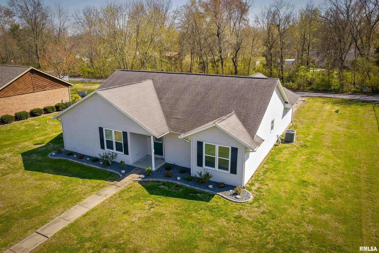 600 Whipporwill Ln., Marion, IL 62959