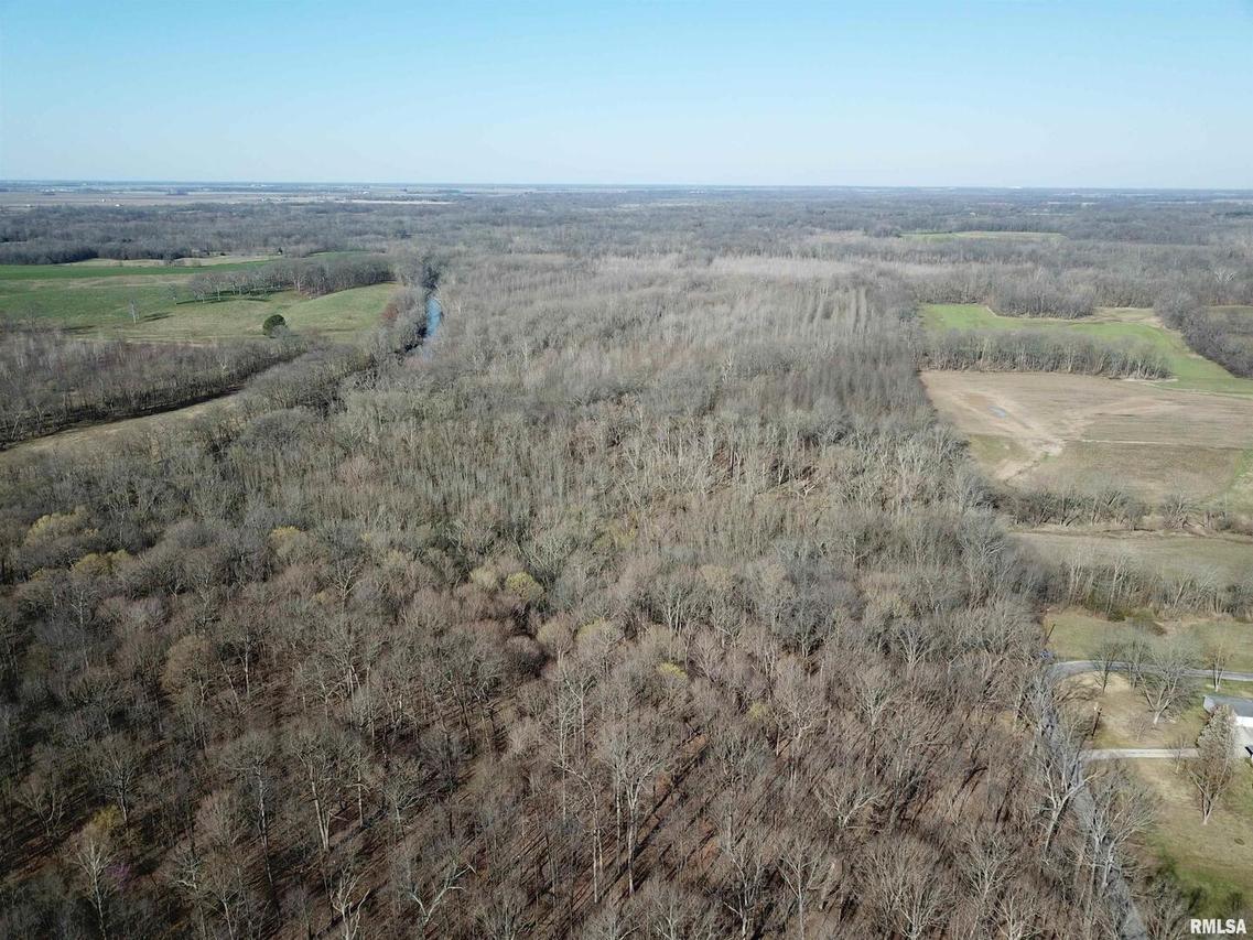 000 Doe Rd., Louisville, IL 62858