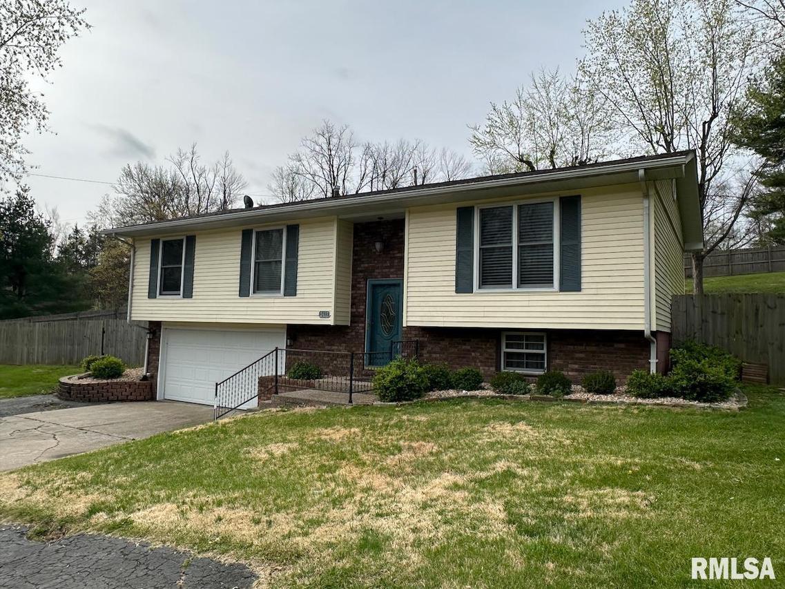 2415 Walnut St., Murphysboro, IL 62966