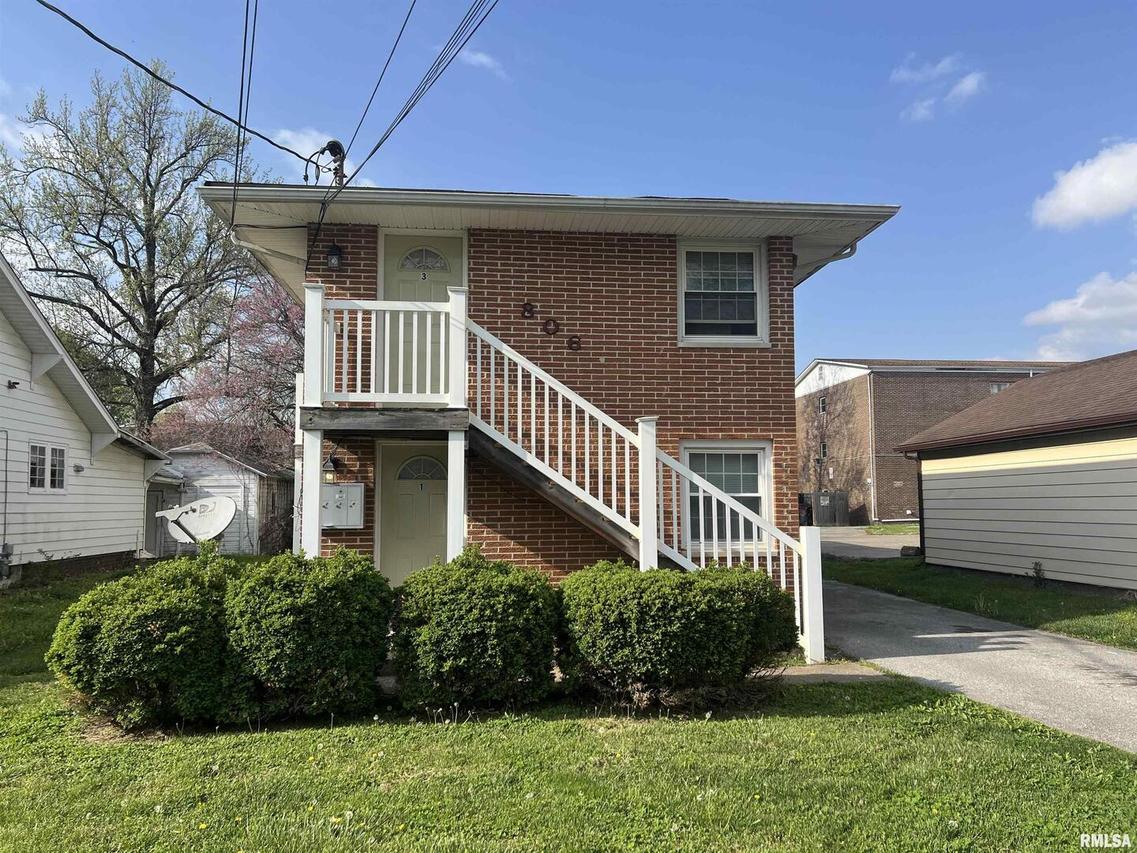 806 W College St., Carbondale, IL 62901
