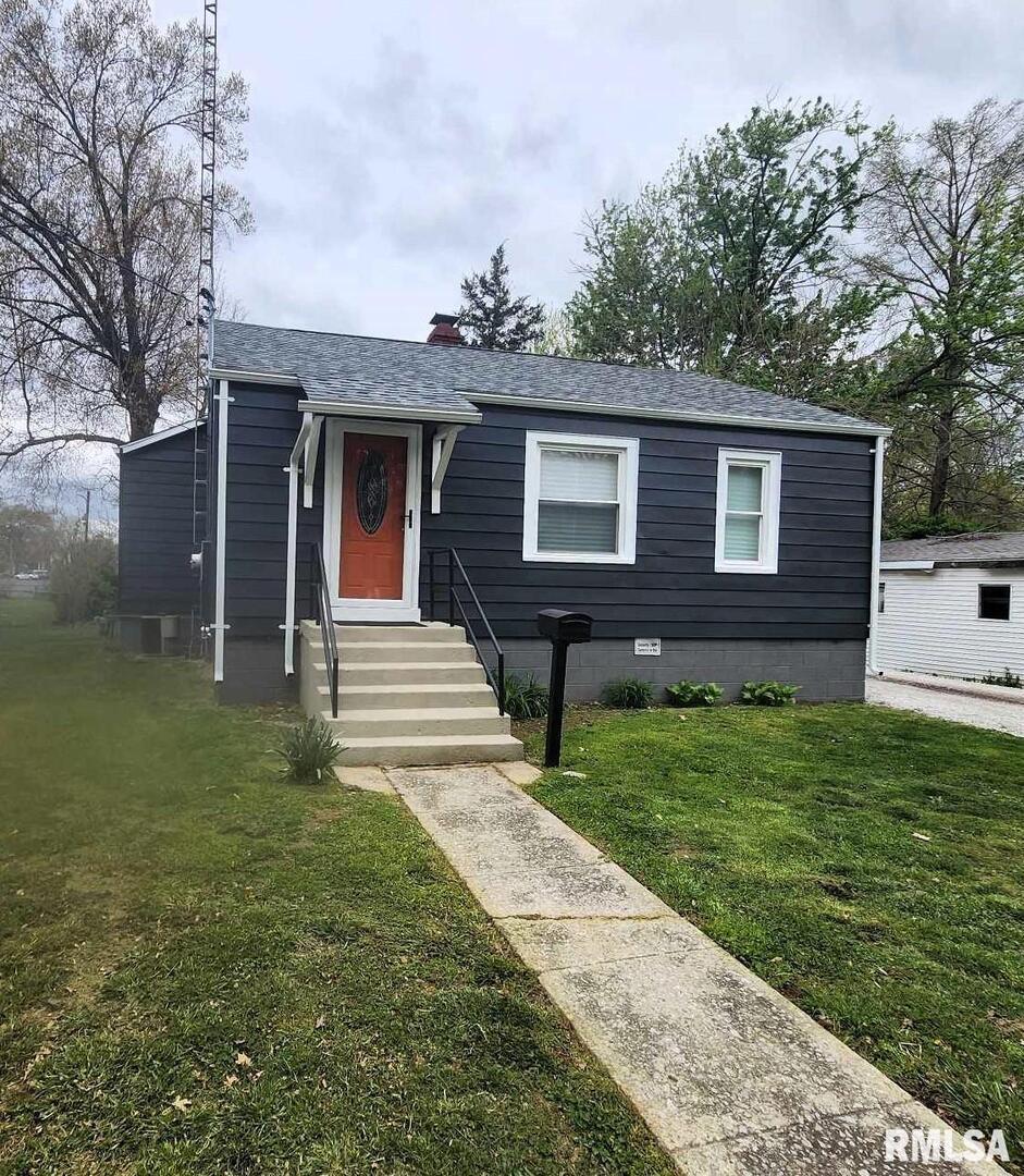 619 Madison St., Benton, IL 62812