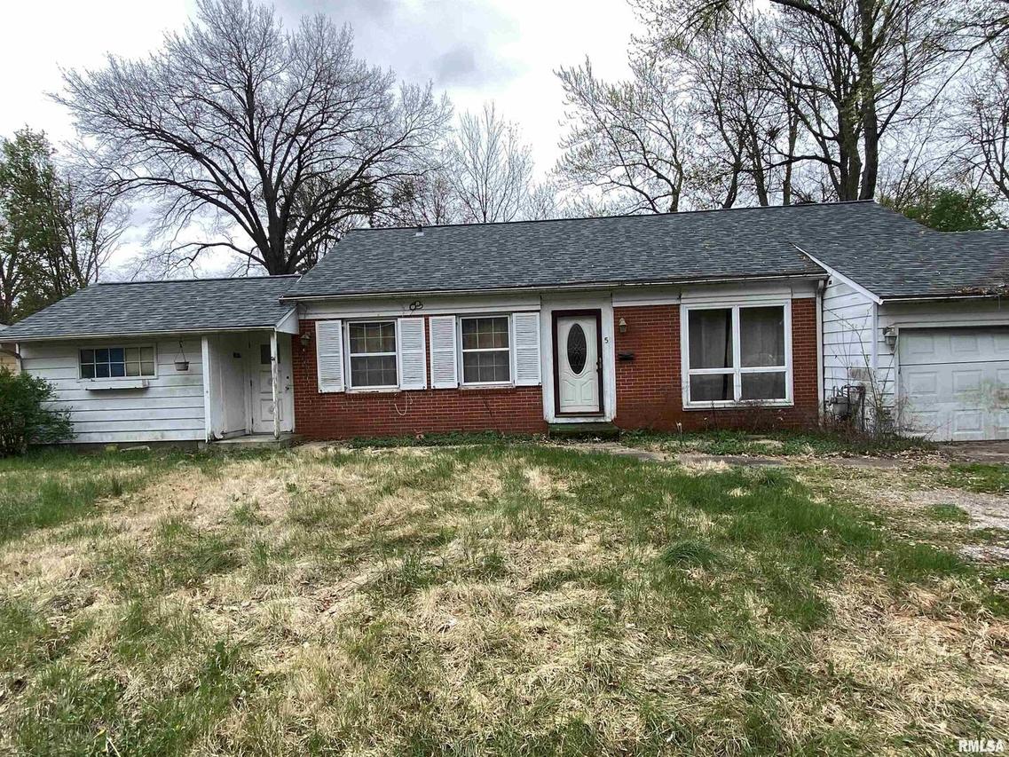 5 Charles Dr., Centralia, IL 62801