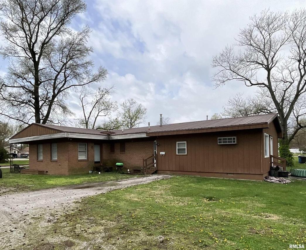 1152 E Broadway St., Centralia, IL 62801