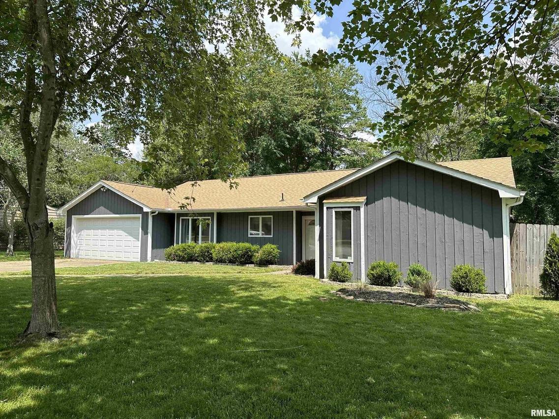 1310 E Meadowbrook Ln., Carbondale, IL 62901