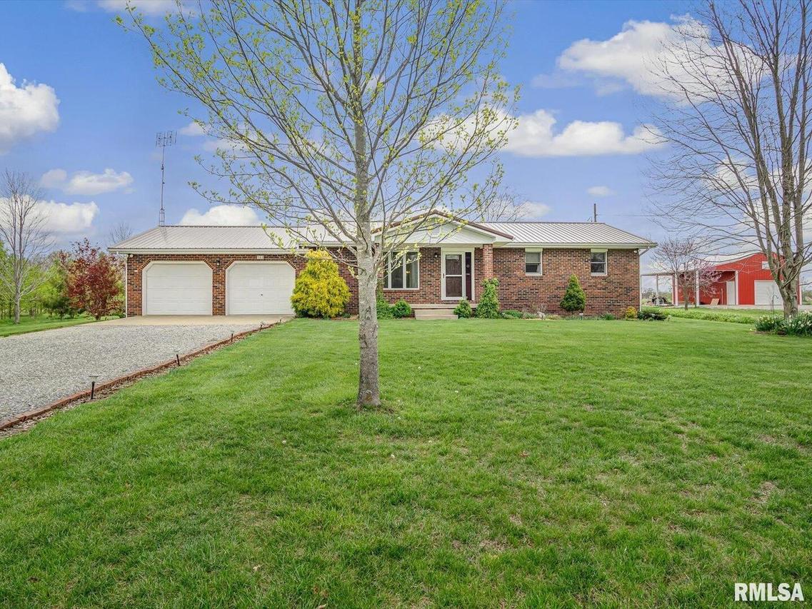 582 S 3rd St., Radom, IL 62876