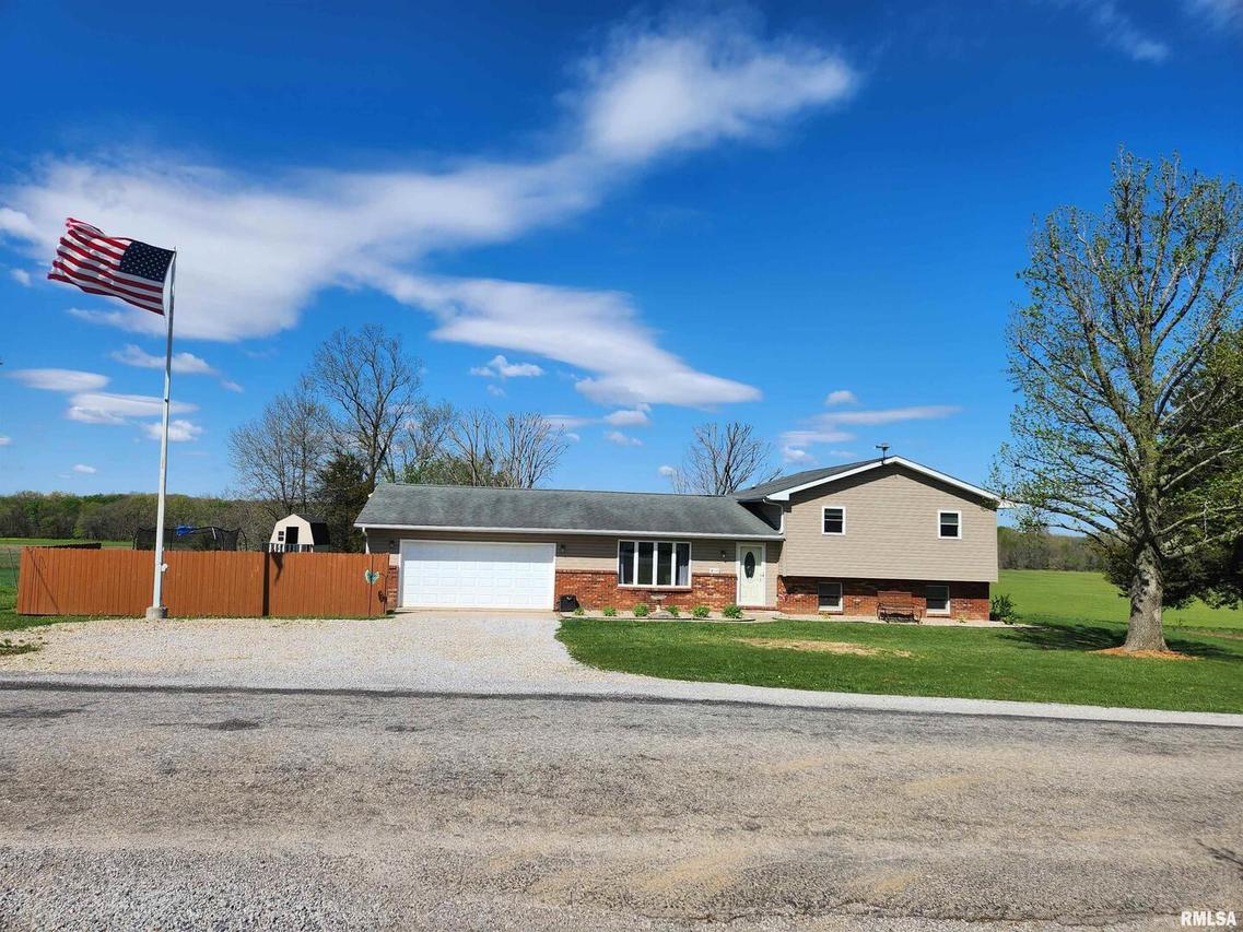 2253 N Flamingo Ln., Scheller, IL 62883