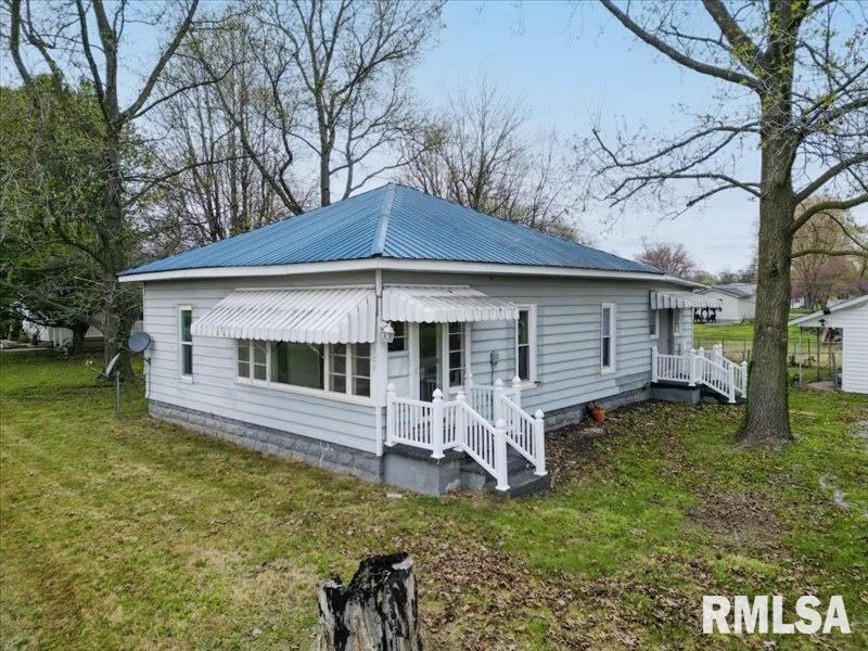 300 W Pennsylvania Ave., Pittsburg, IL