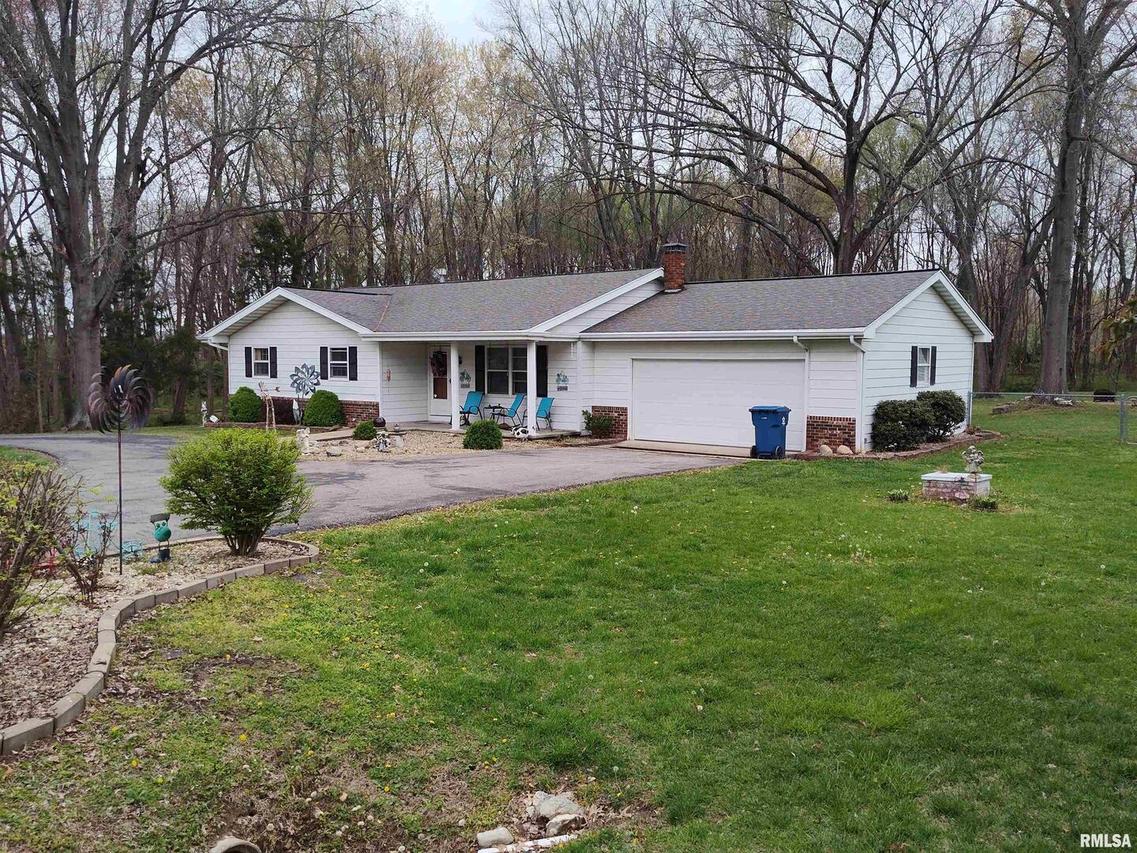 206 W Willow Ln., Mcleansboro, IL 62859