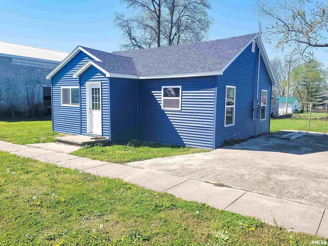 320 Front St., Xenia, IL 62899