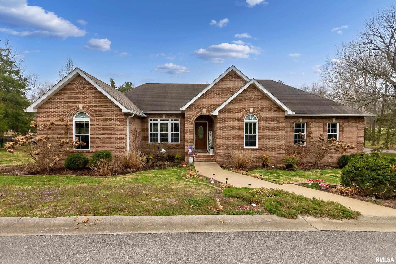 1175 Grand Oak Dr., Carbondale, IL 62901