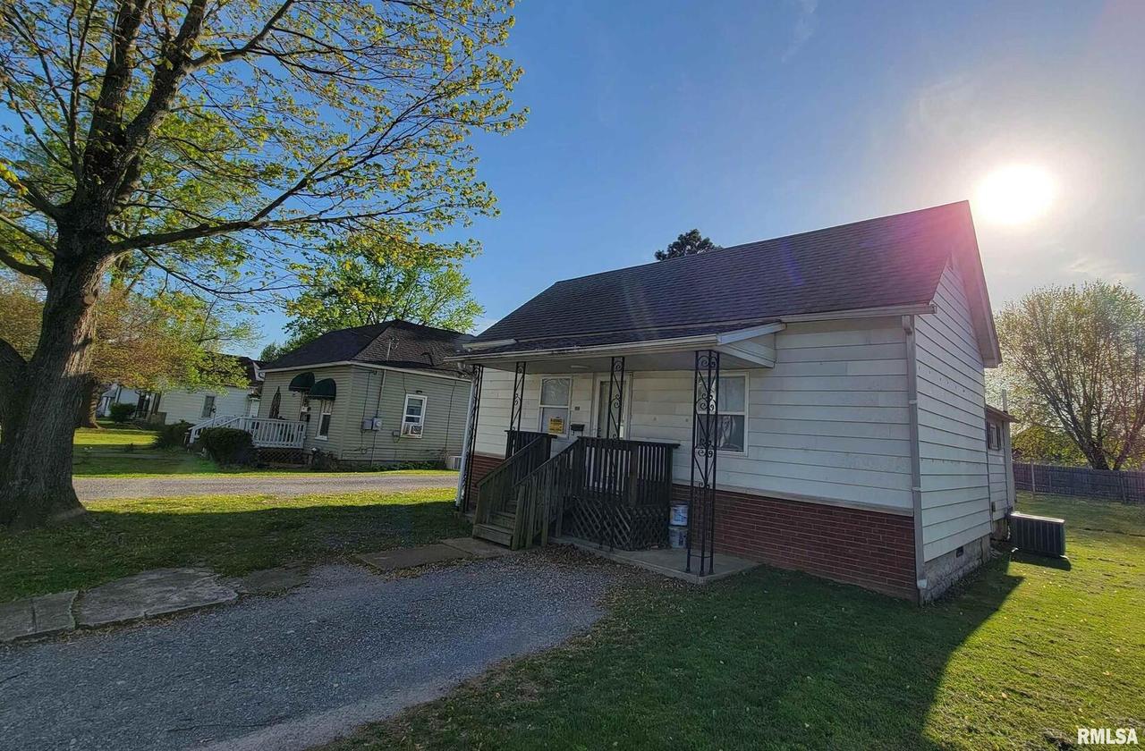 1106 Benton Ave., Johnston City, IL 62951