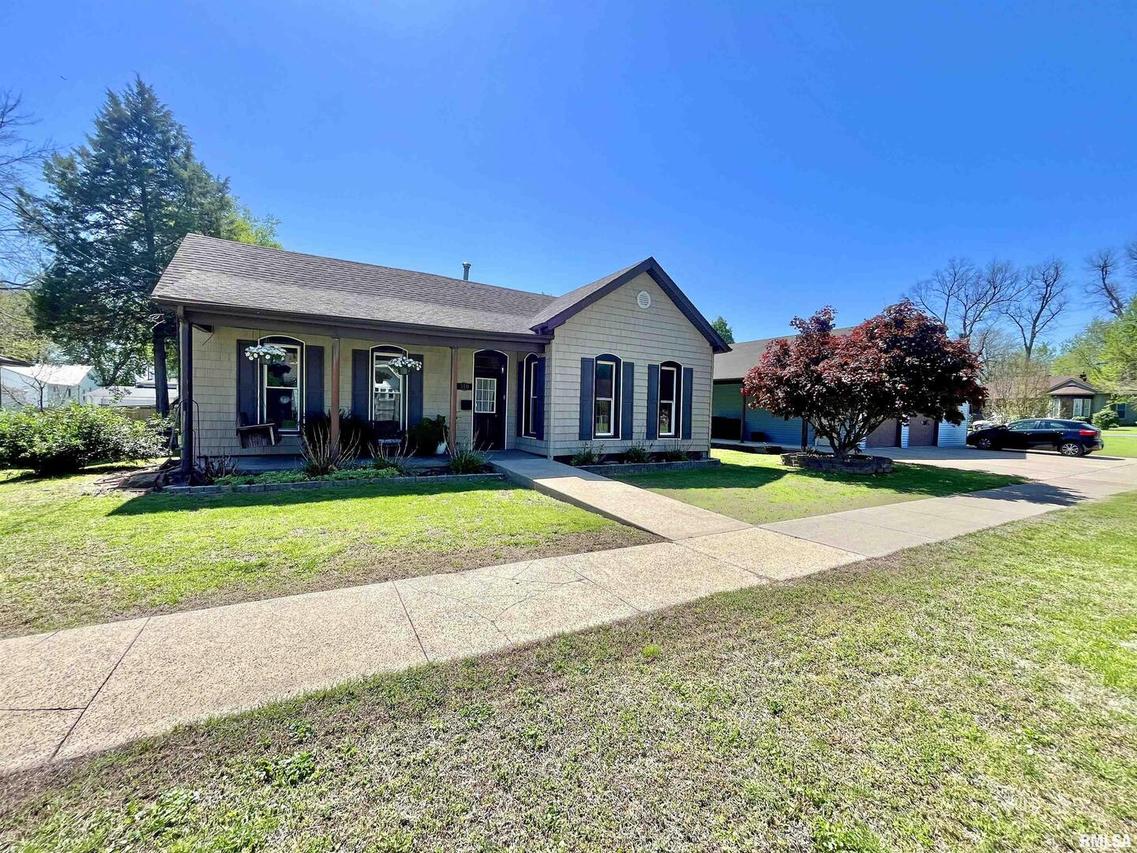 310 W 5th St., Metropolis, IL 62960