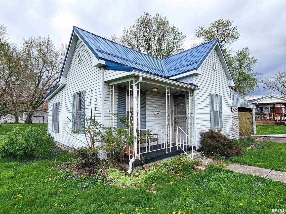 219 W South Ave., Flora, IL 62839