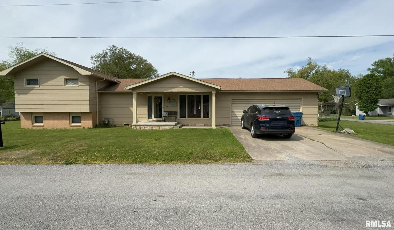 209 E Boling St., Benton, IL 62812