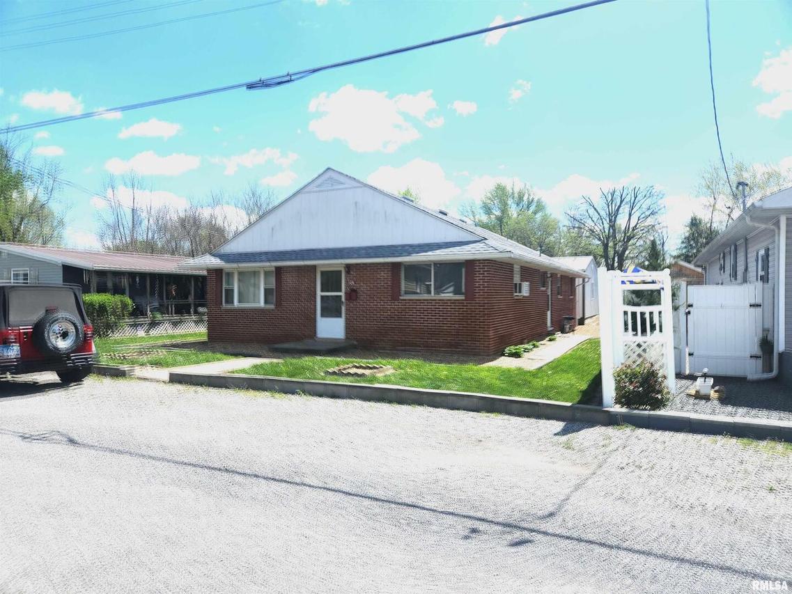 104 E Hawkins, Pinckneyville, IL 62274