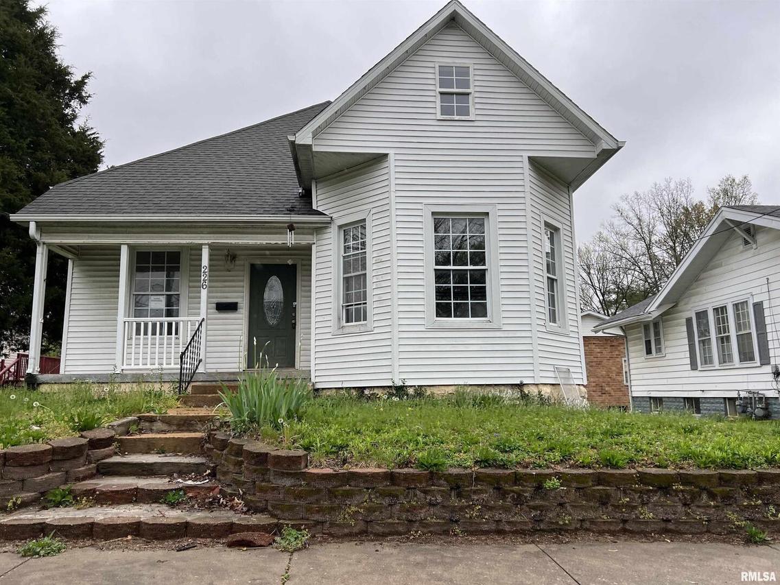 226 S 20th St., Murphysboro, IL 62966