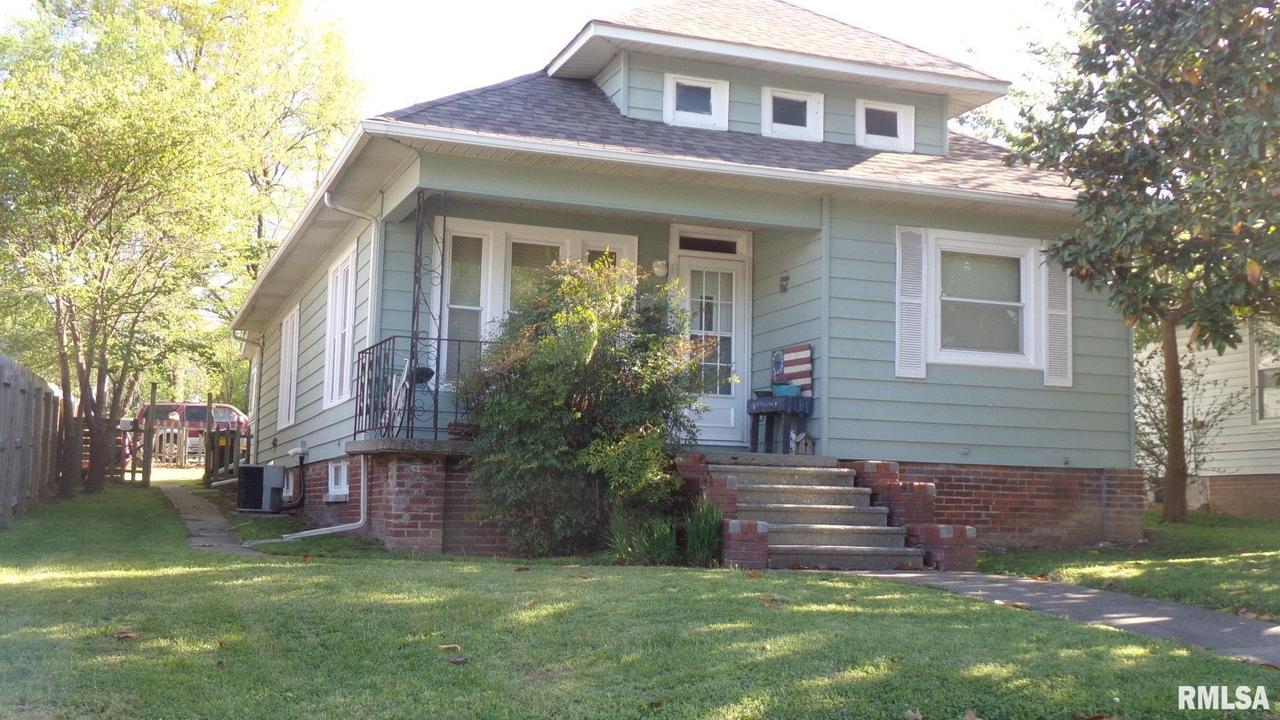 119 W College St., Harrisburg, IL 62946