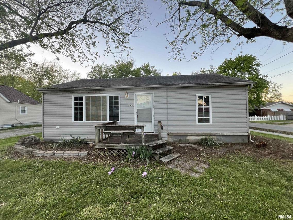 1600 W Dewey St., Marion, IL 62959