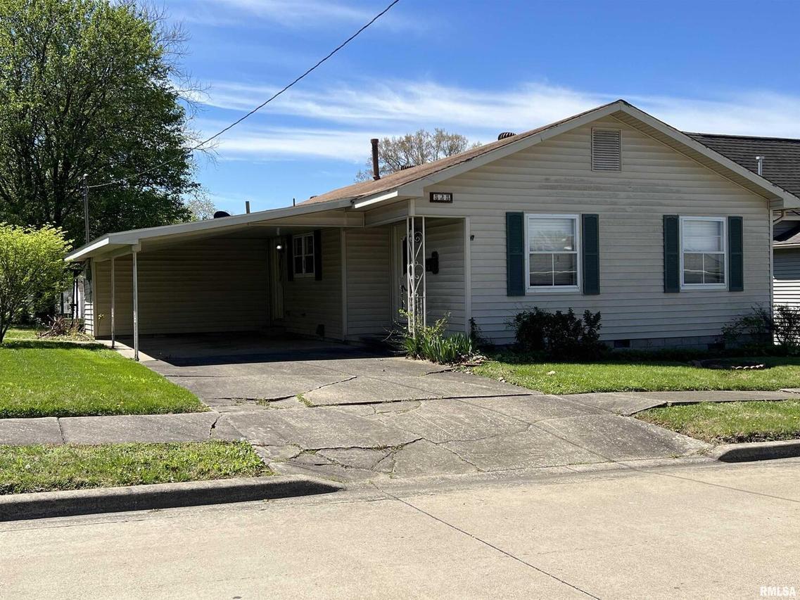 525 W College St., Harrisburg, IL 62946