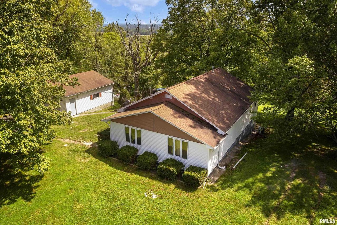 965 Skyline Dr., Cobden, IL 62920