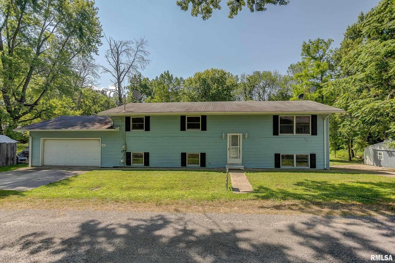 502 Oak St., Keyesport, IL