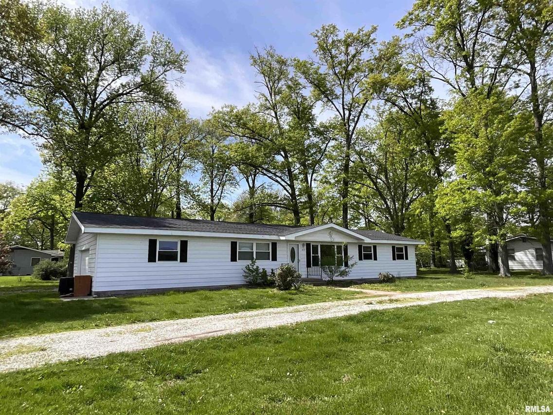 265 Edgewood Rd., Salem, IL 62881