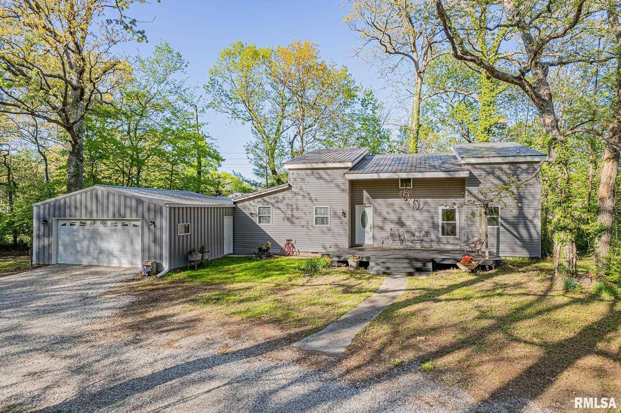 2389 Selmaville Rd., Salem, IL 62881