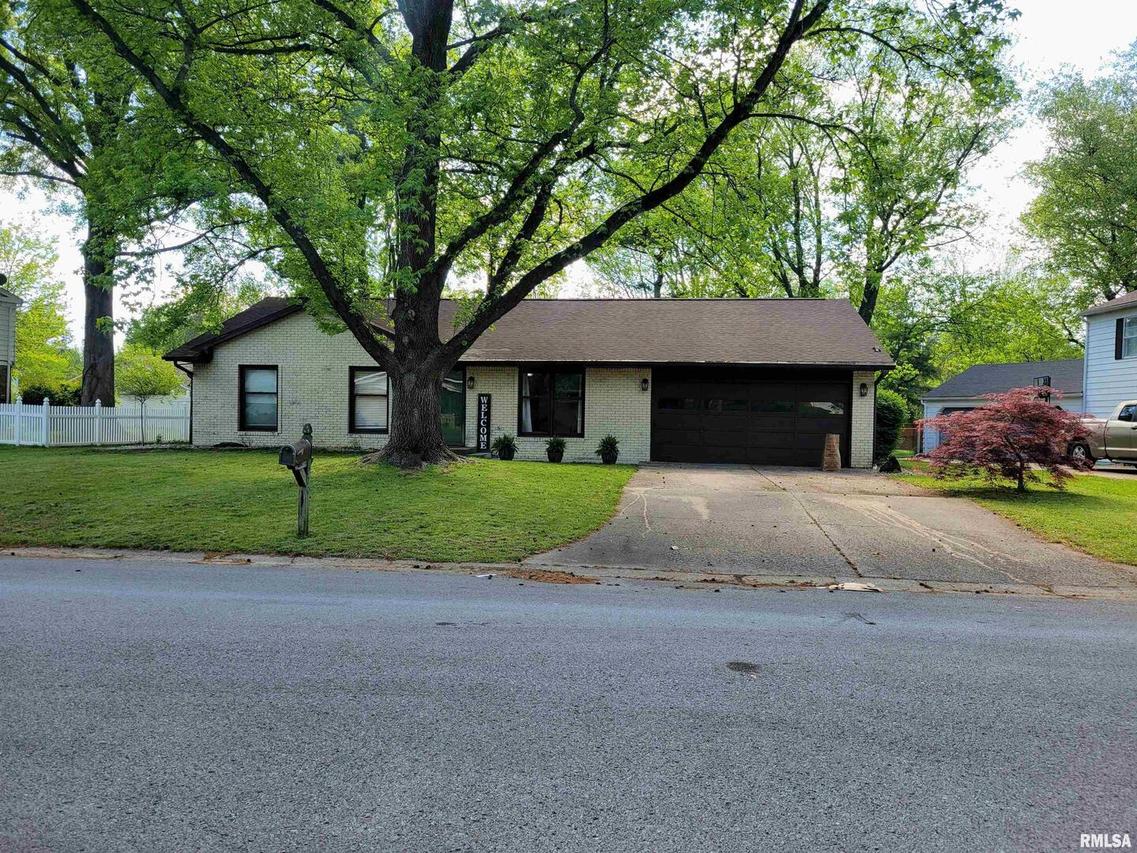 220 S Wedgewood Ln., Carbondale, IL 62901