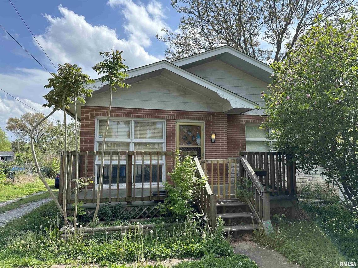 201 W 9th St., Johnston City, IL 62951