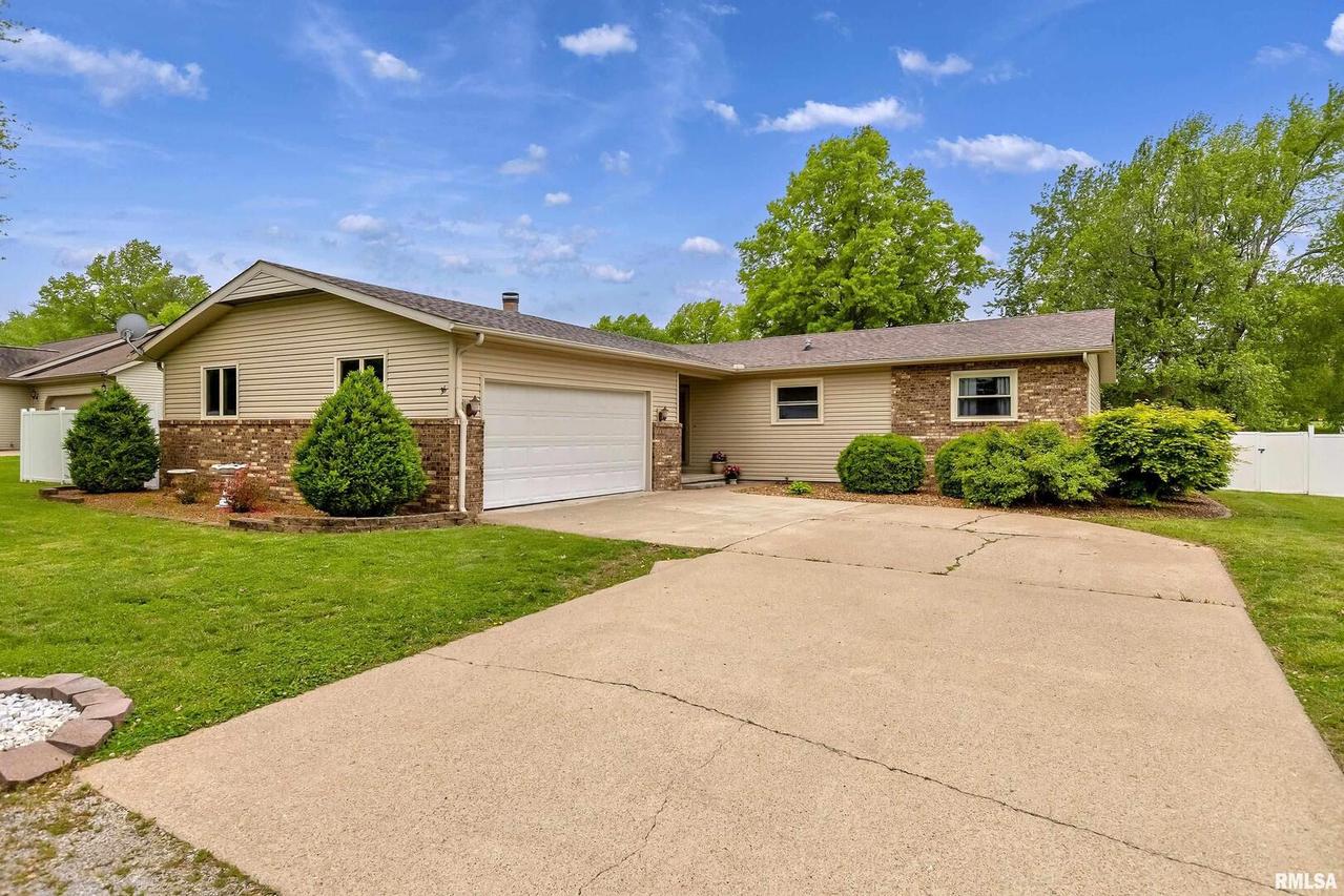 36 Douglas Dr., Herrin, IL 62948