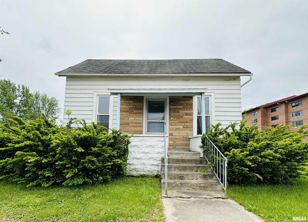 102 S Division St., Duquoin, IL 62832