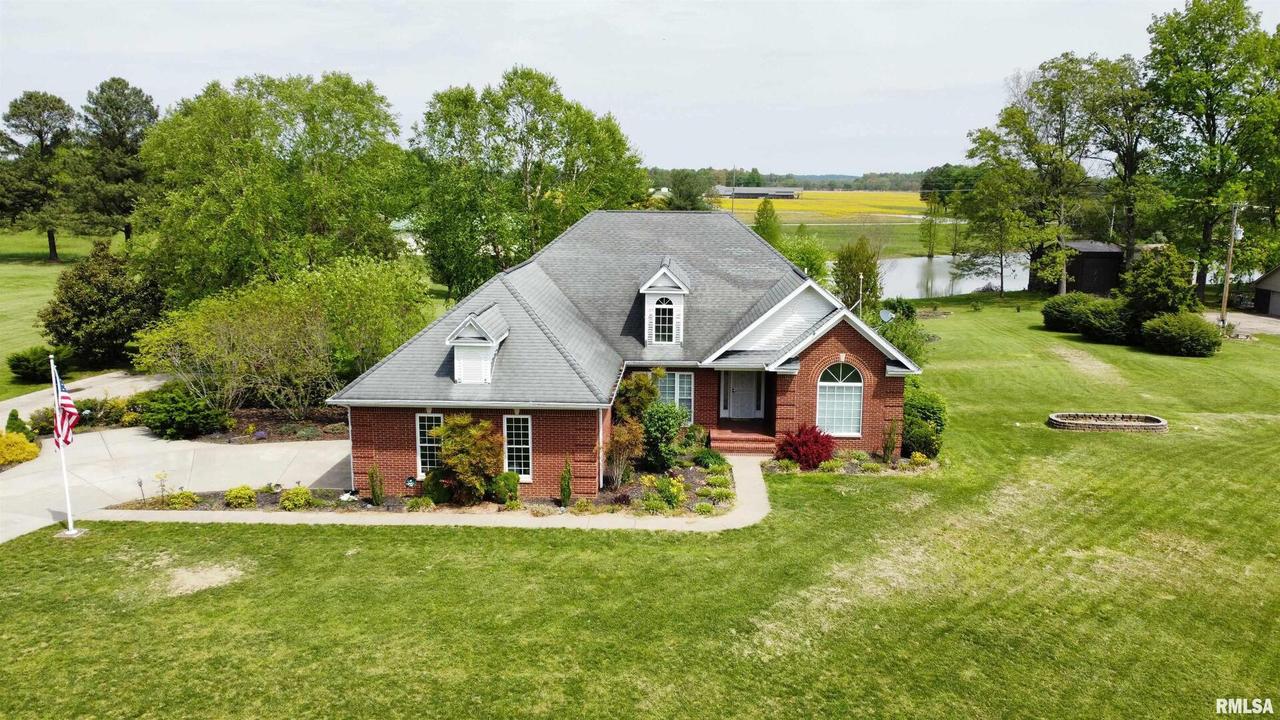 4639 Pinewood Ln., Metropolis, IL 62960