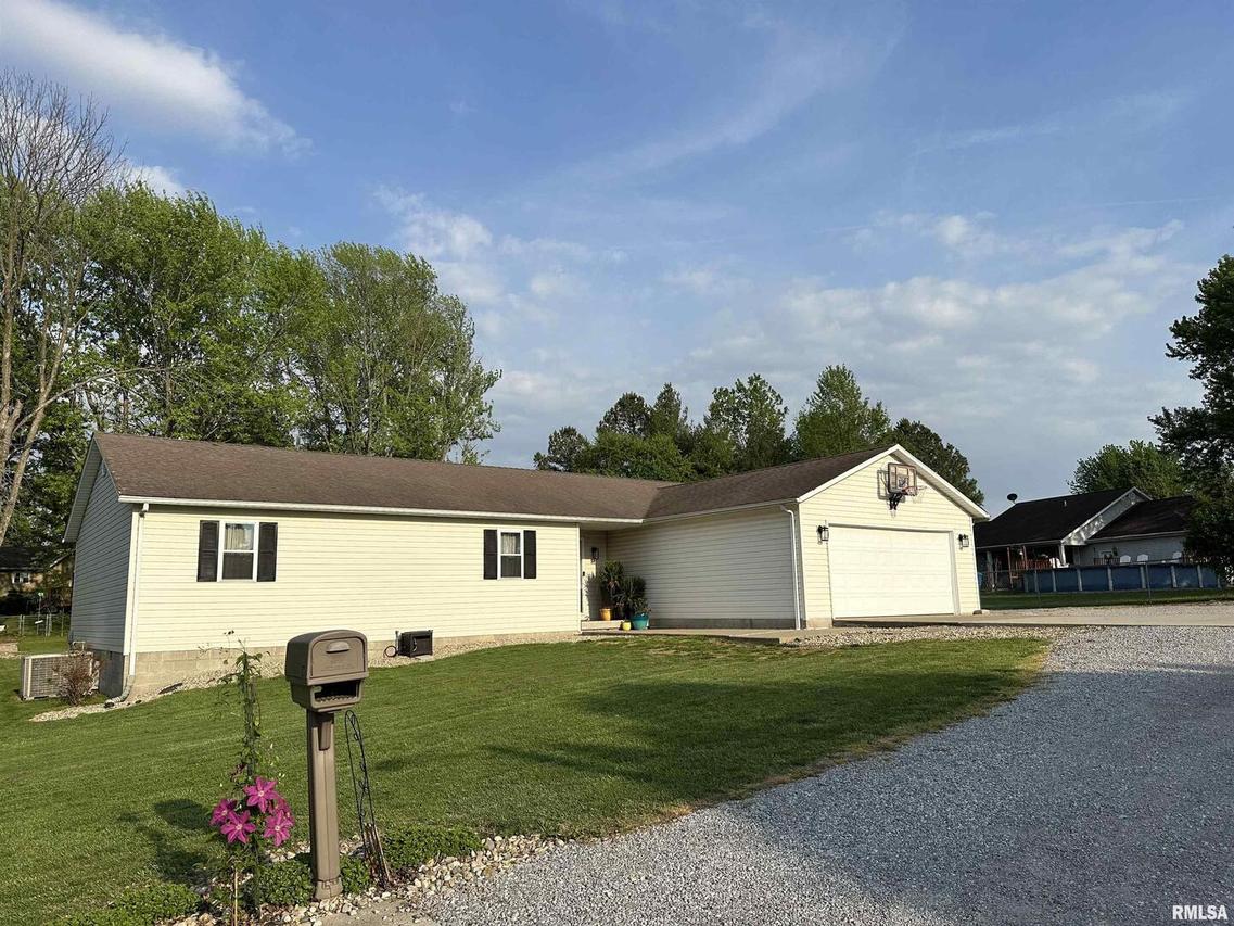 40 Orchard Rd., Harrisburg, IL 62946