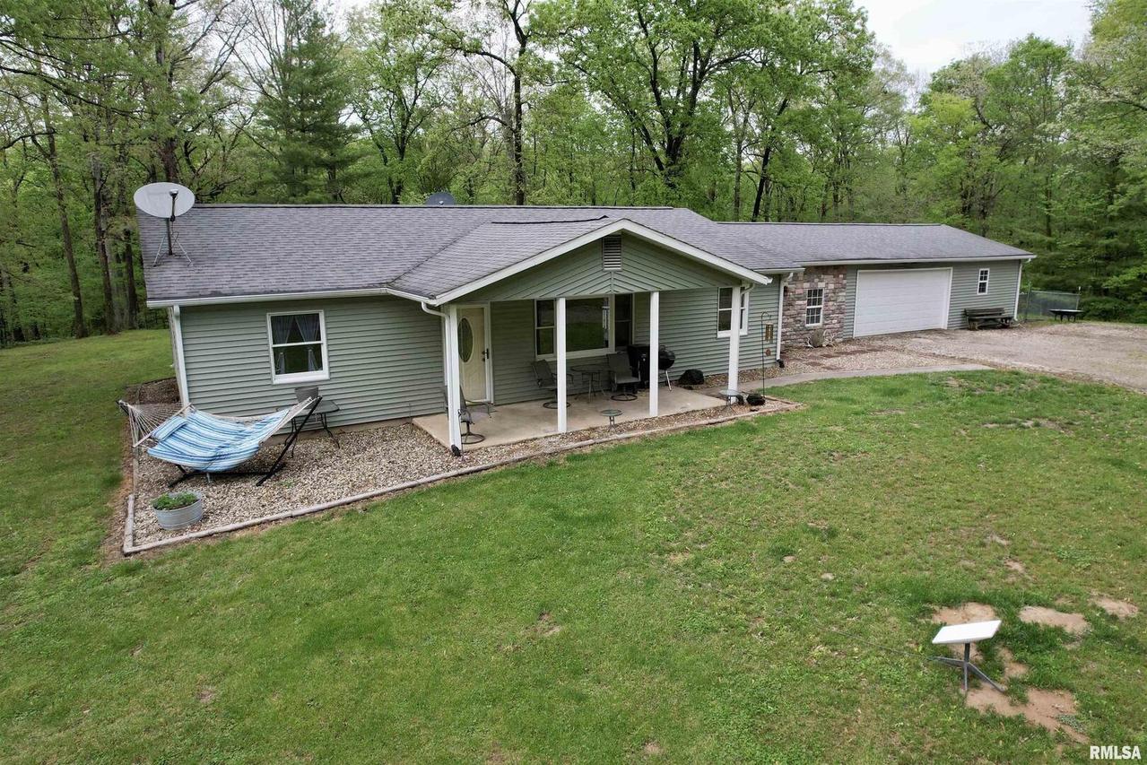 14648 N 100th St., Beecher City, IL 62414