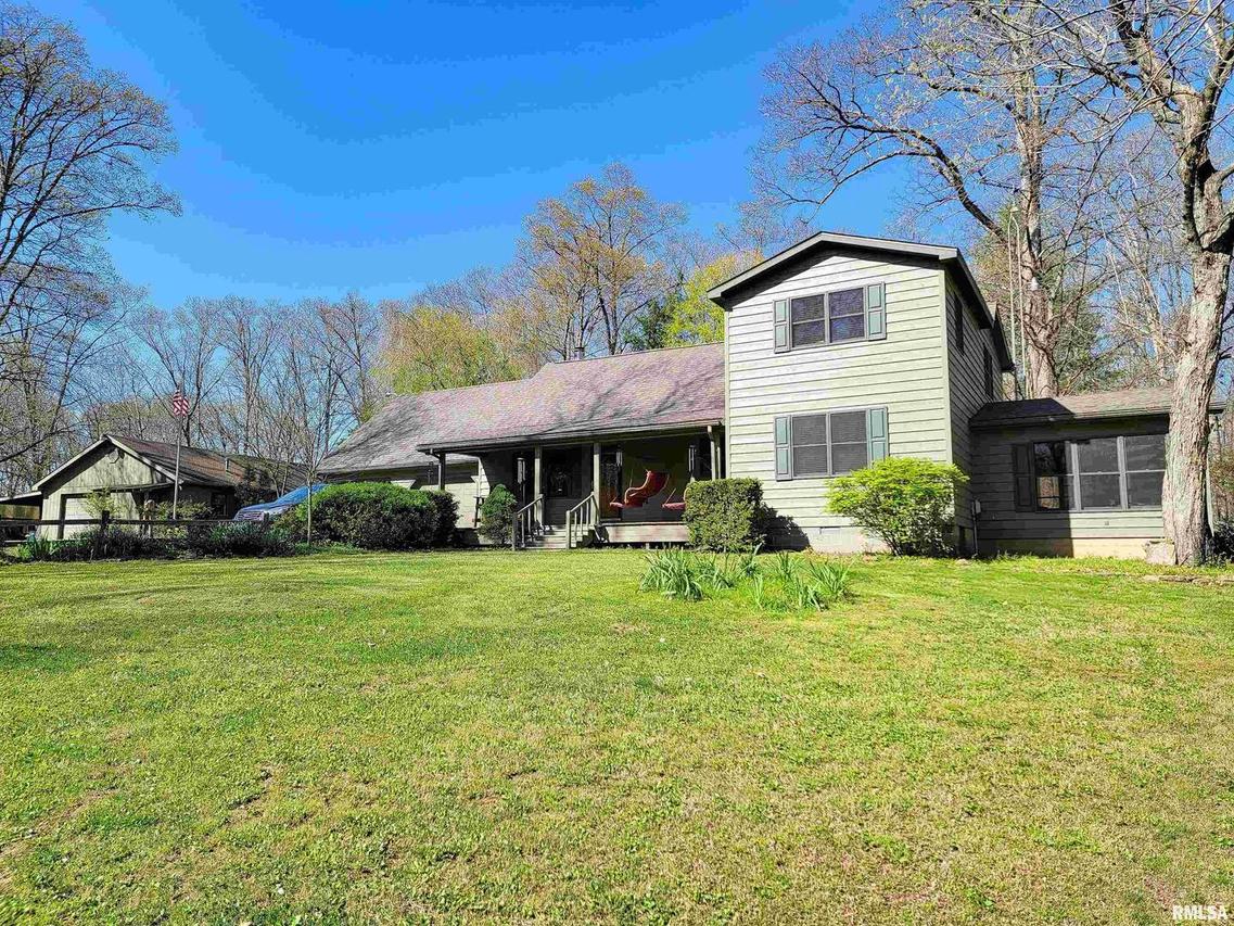 193 Forest Dr., Flora, IL 62839