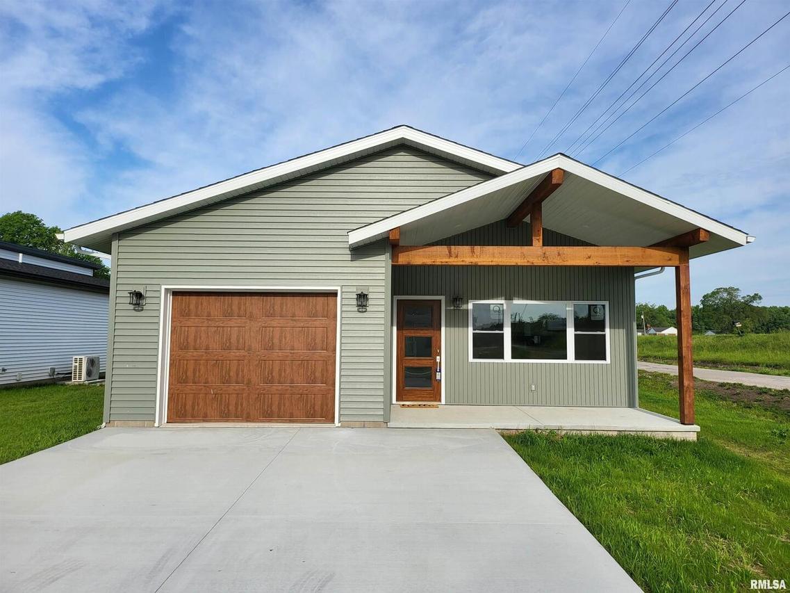 821 N 27th St., Herrin, IL 62948