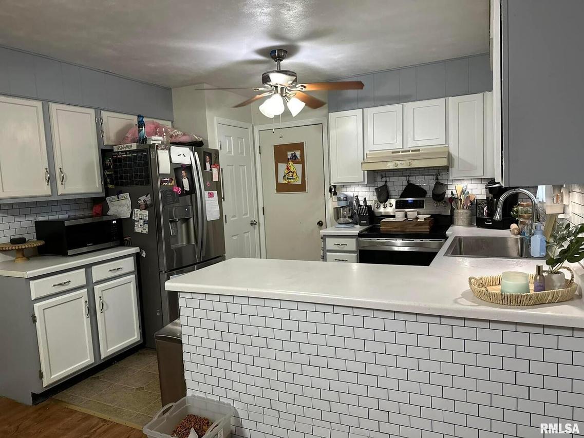 2643 S Broadway Ave., Salem, IL 62881