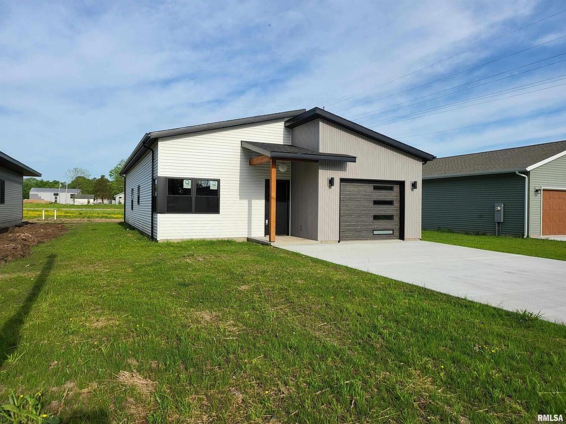 817 N 27th St., Herrin, IL 62948