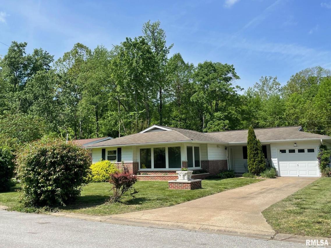 2014 W Norwood Dr., Carbondale, IL 62901