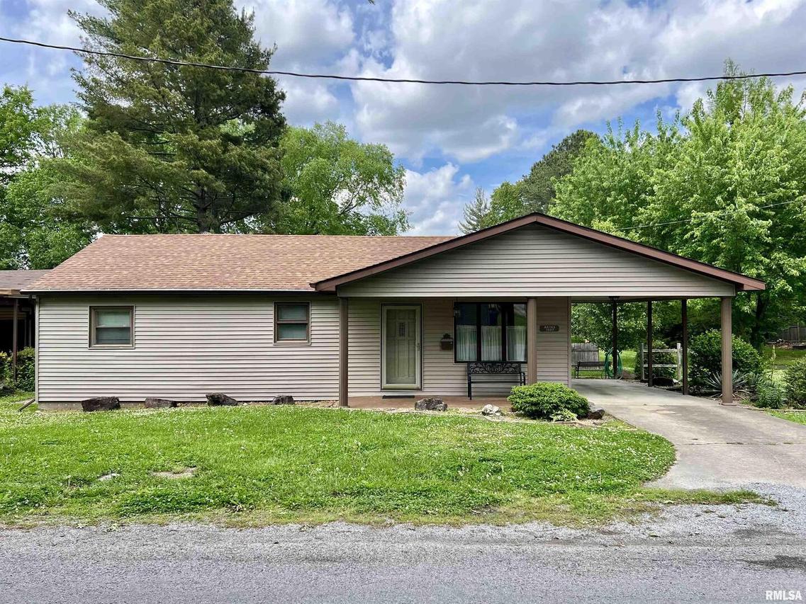 1507 E Poplar St., West Frankfort, IL 62896