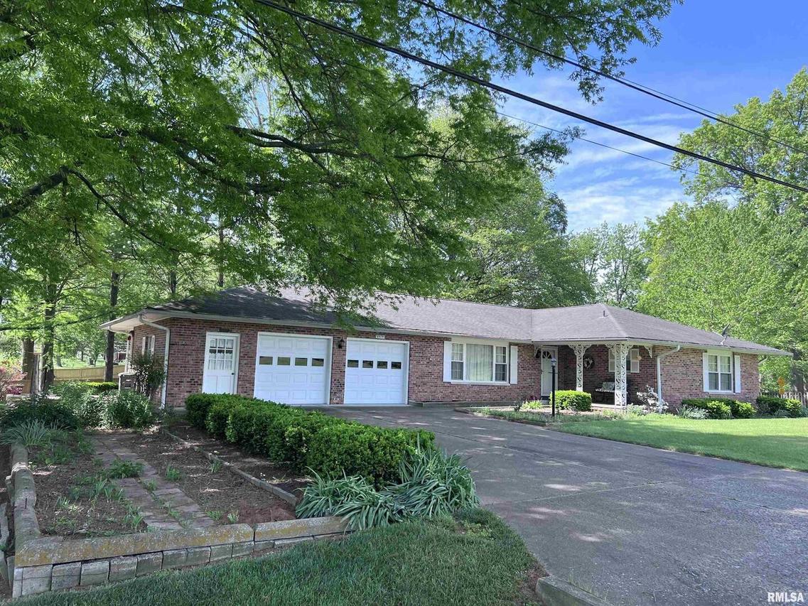 2575 W Striegel Rd., Carbondale, IL 62901