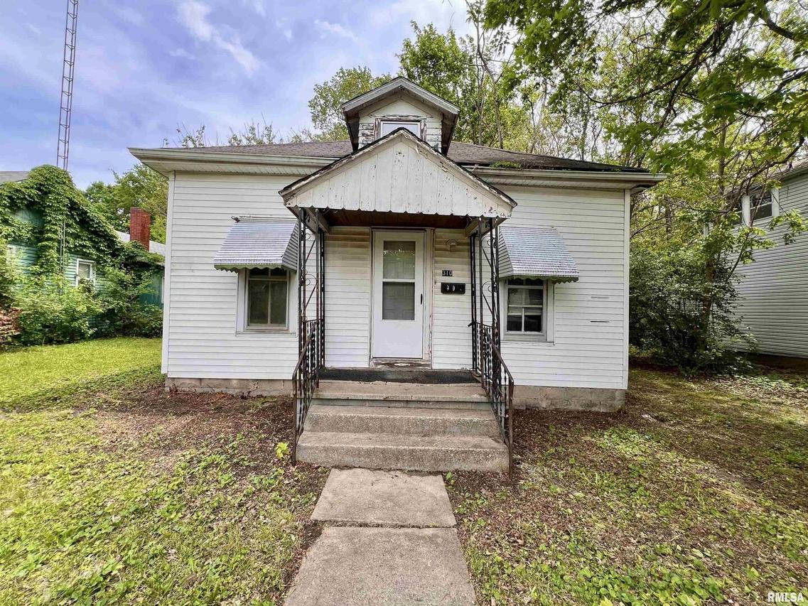 310 S 15th St., Murphysboro, IL 62966
