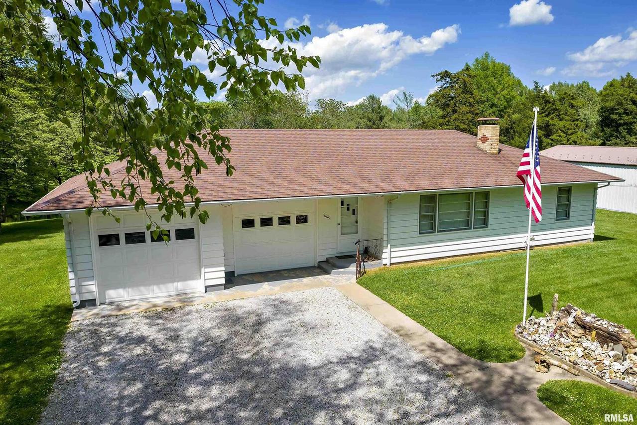 665 Cedar Creek Rd., Makanda, IL 62958