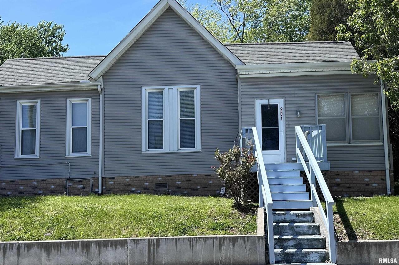 201 S 4th St., Vienna, IL 62995