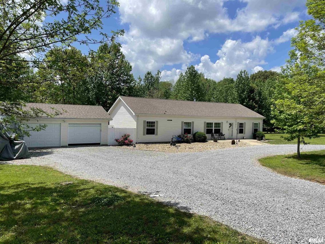 250 Honeysuckle Ln., Vienna, IL 62995