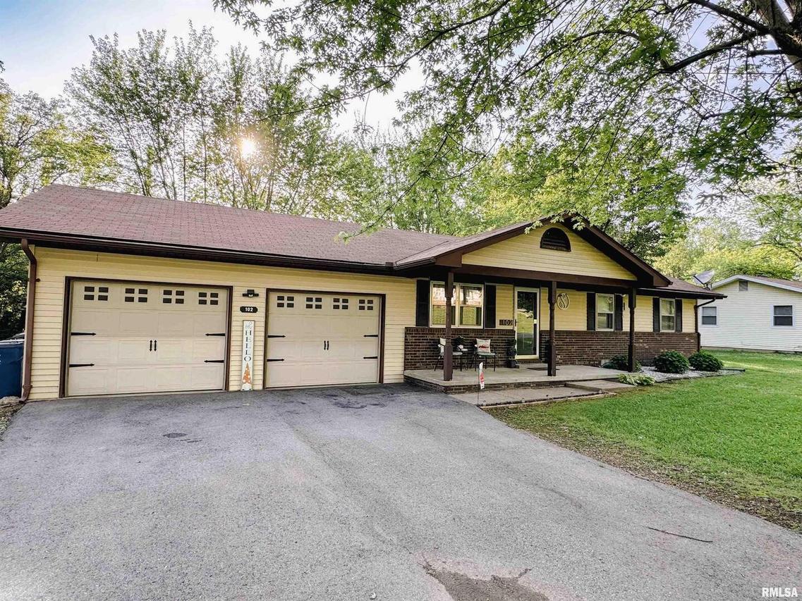 102 Thomas Dr., Cobden, IL 62920